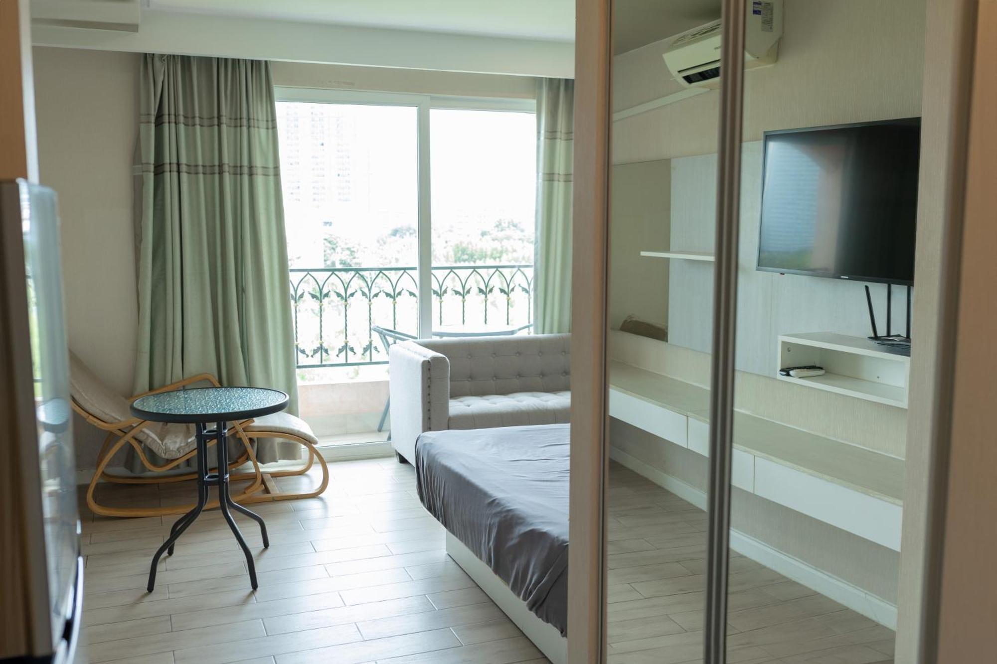Apartment Seven Seas