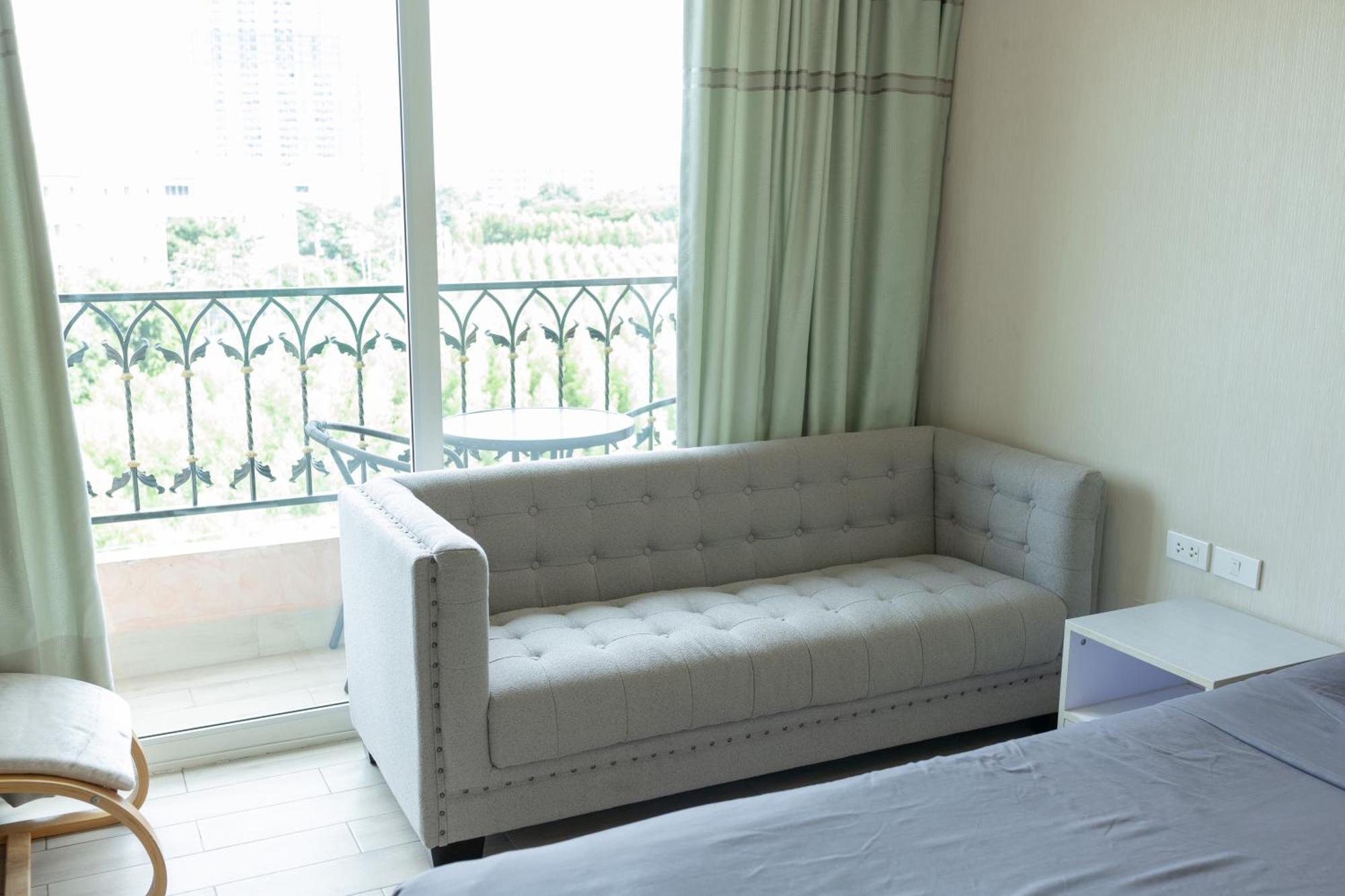 Apartment Seven Seas